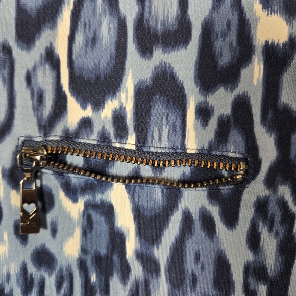 Belle Kim Gravel Blue Stretch Long Sleeve Animal Print Top Size Medium - Picture 5 of 11